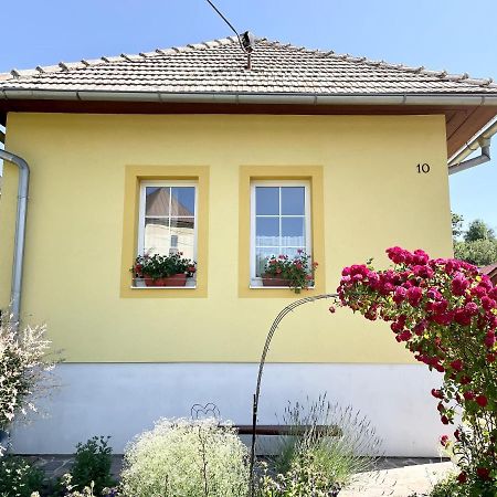 Zlty Domcek - Apartman Svabovce Extérieur photo