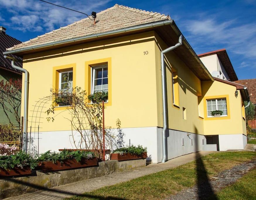 Zlty Domcek - Apartman Svabovce Extérieur photo